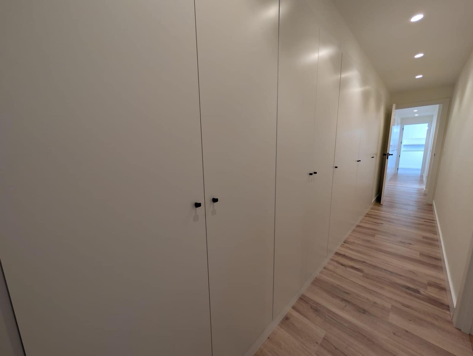 4 bedroom Flat for rent in Seville city - € 2,500 (Ref: 9861964)
