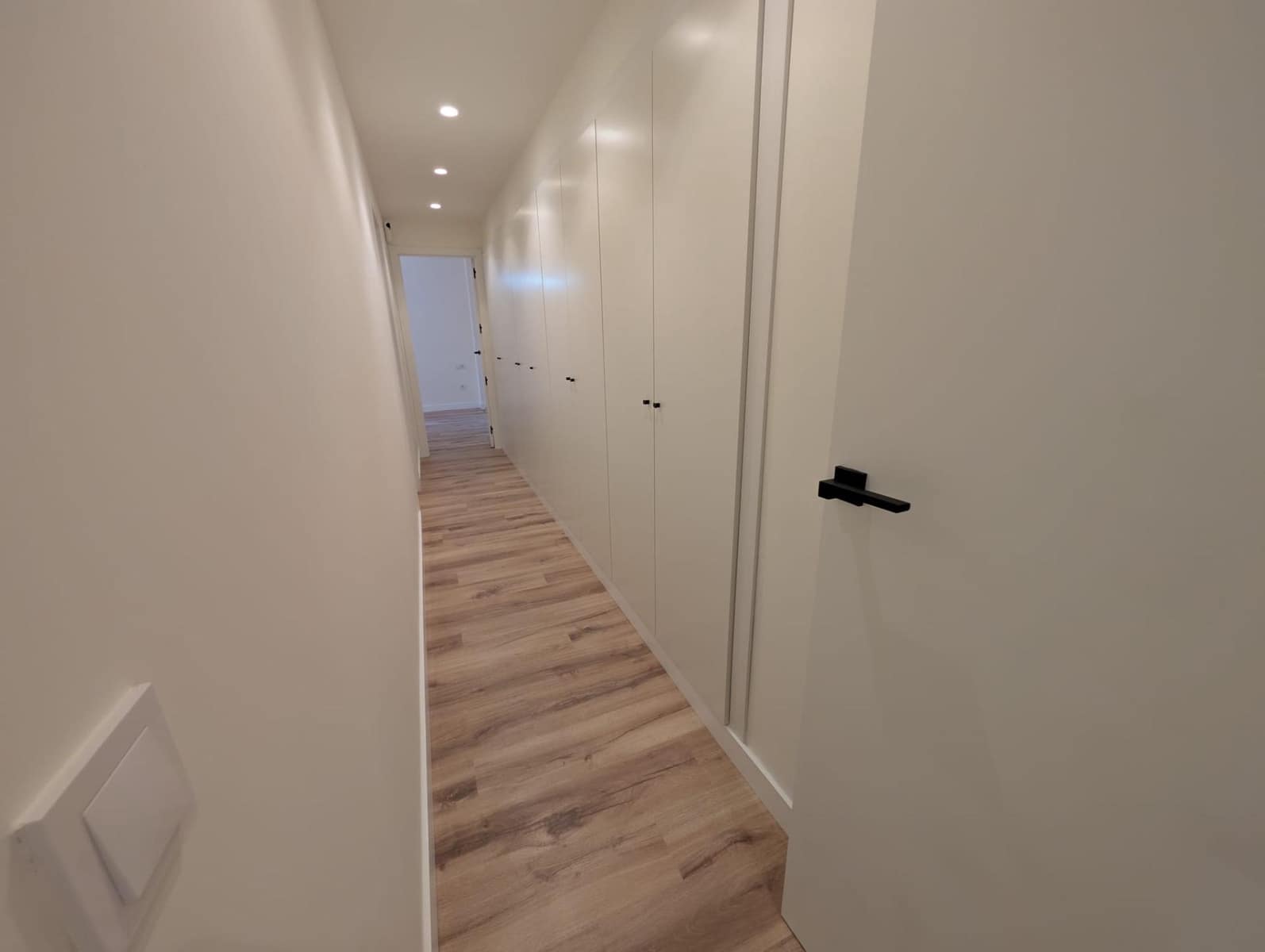 4 bedroom Flat for rent in Seville city - € 2,500 (Ref: 9861964)