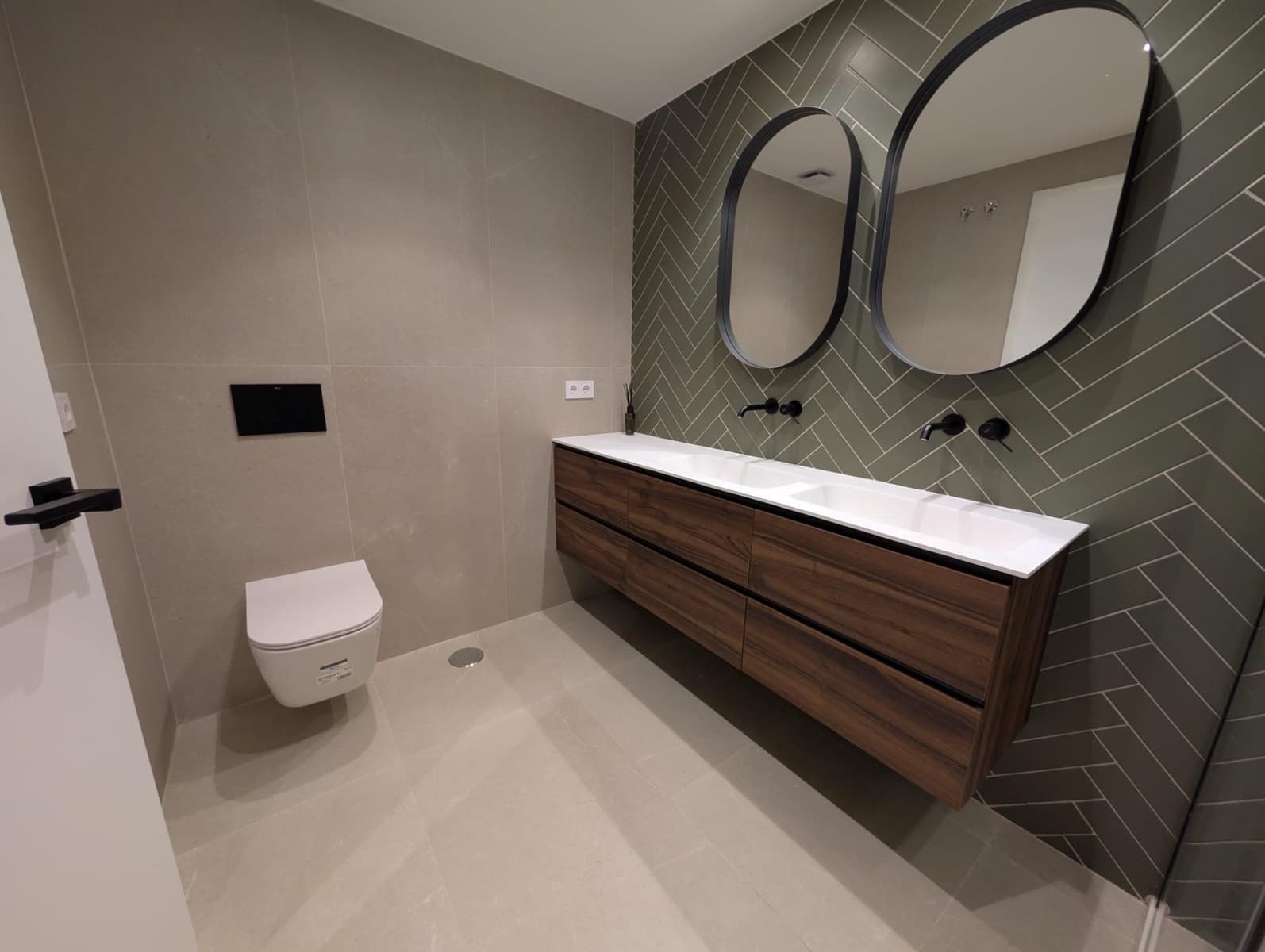 4 bedroom Flat for rent in Seville city - € 2,500 (Ref: 9861964)