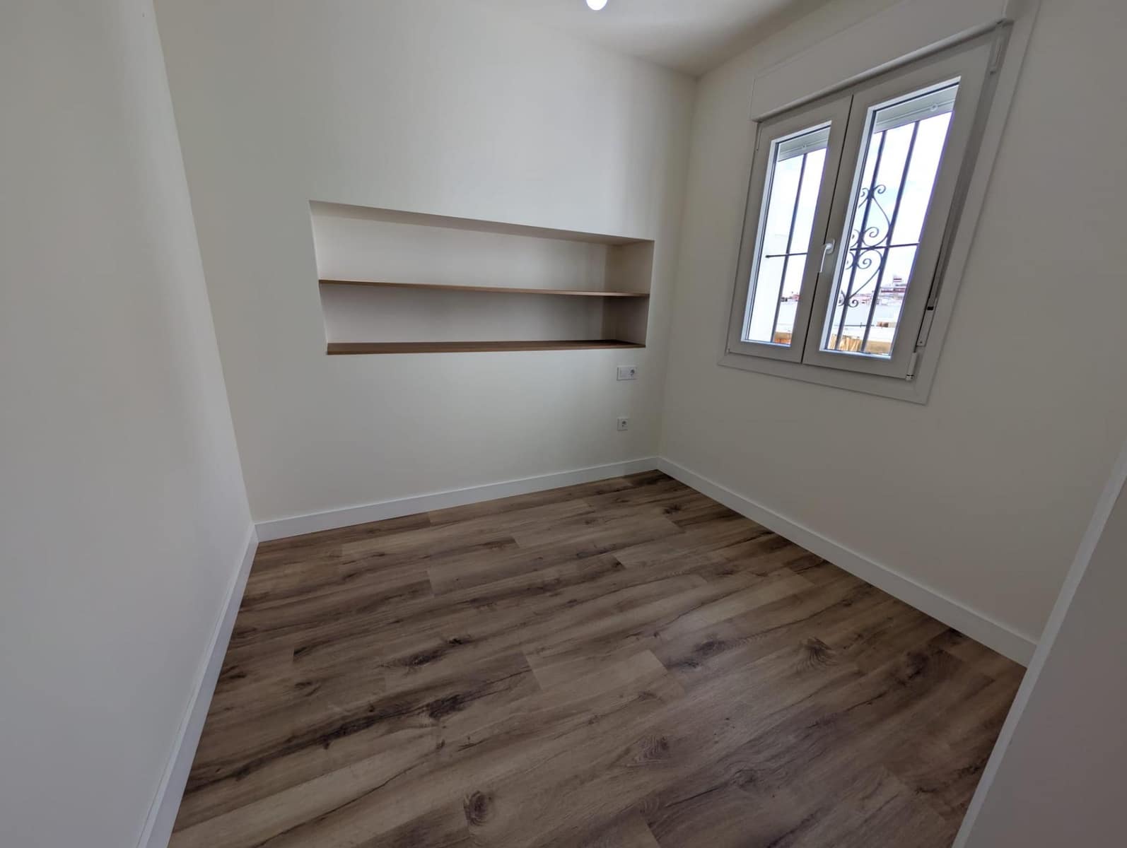 4 bedroom Flat for rent in Seville city - € 2,500 (Ref: 9861964)