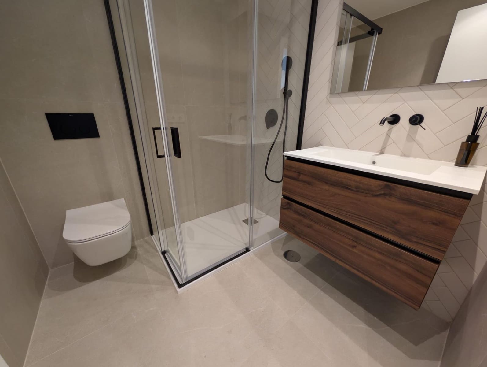 4 bedroom Flat for rent in Seville city - € 2,500 (Ref: 9861964)