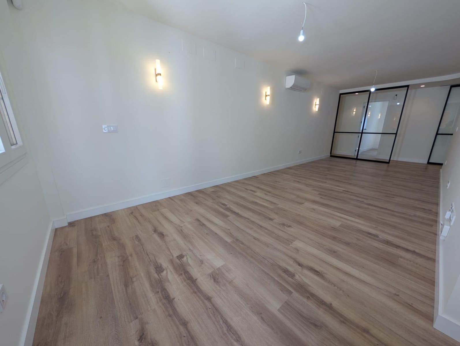 4 bedroom Flat for rent in Seville city - € 2,500 (Ref: 9861964)