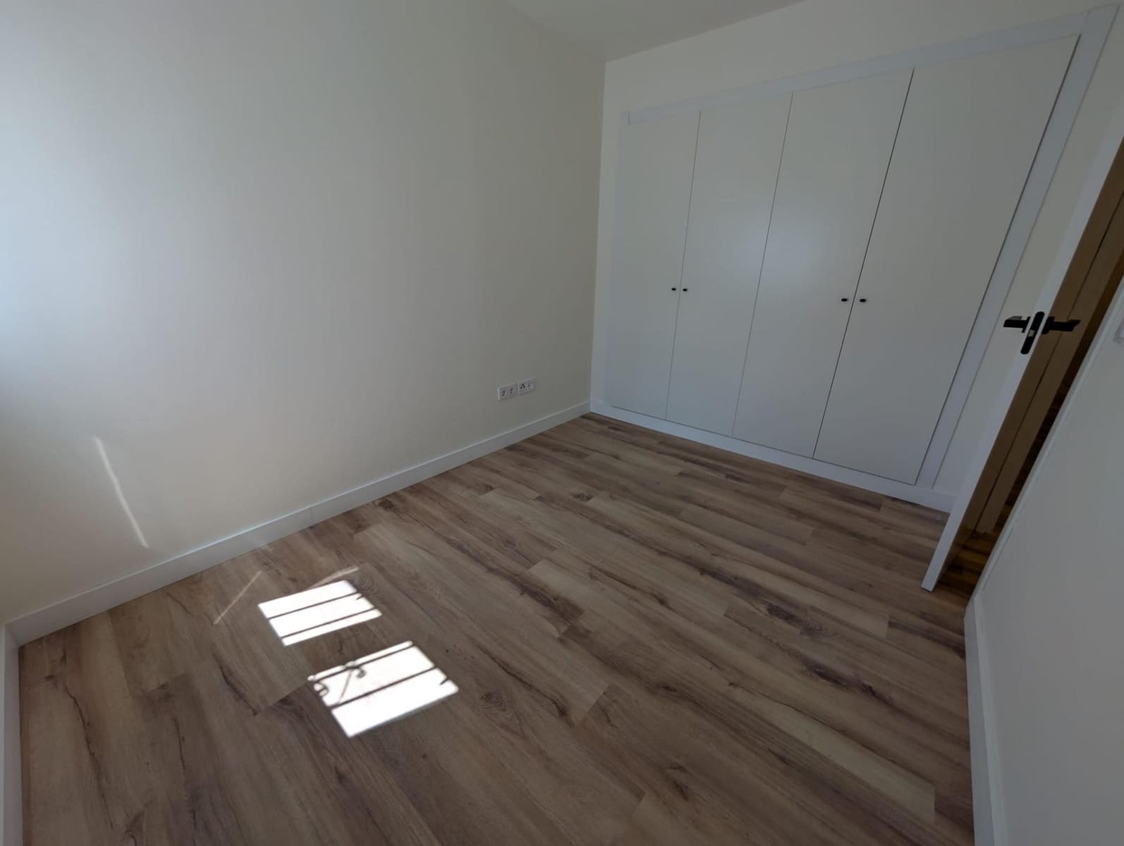 4 bedroom Flat for rent in Seville city - € 2,500 (Ref: 9861964)