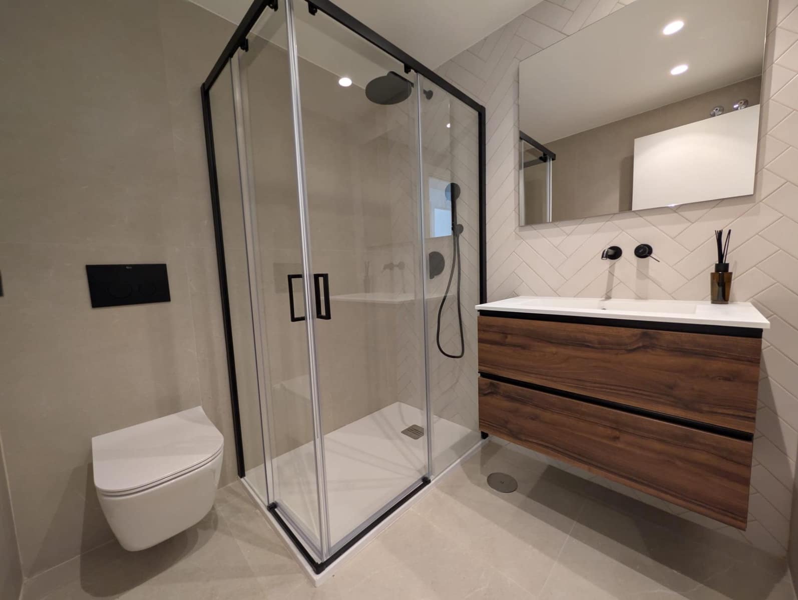 4 bedroom Flat for rent in Seville city - € 2,500 (Ref: 9861964)