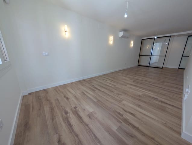 4 bedroom Flat for rent in Seville city - € 2,500 (Ref: 9861964)