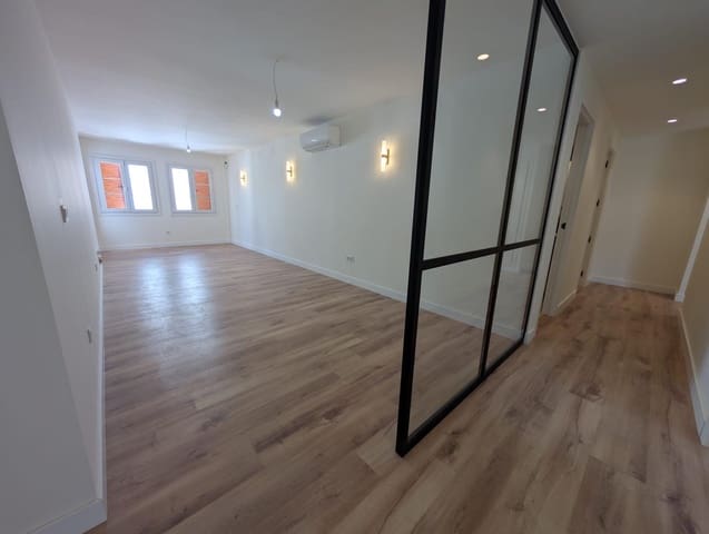 4 bedroom Flat for rent in Seville city - € 2,500 (Ref: 9861964)