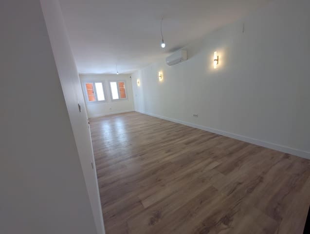4 bedroom Flat for rent in Seville city - € 2,500 (Ref: 9861964)
