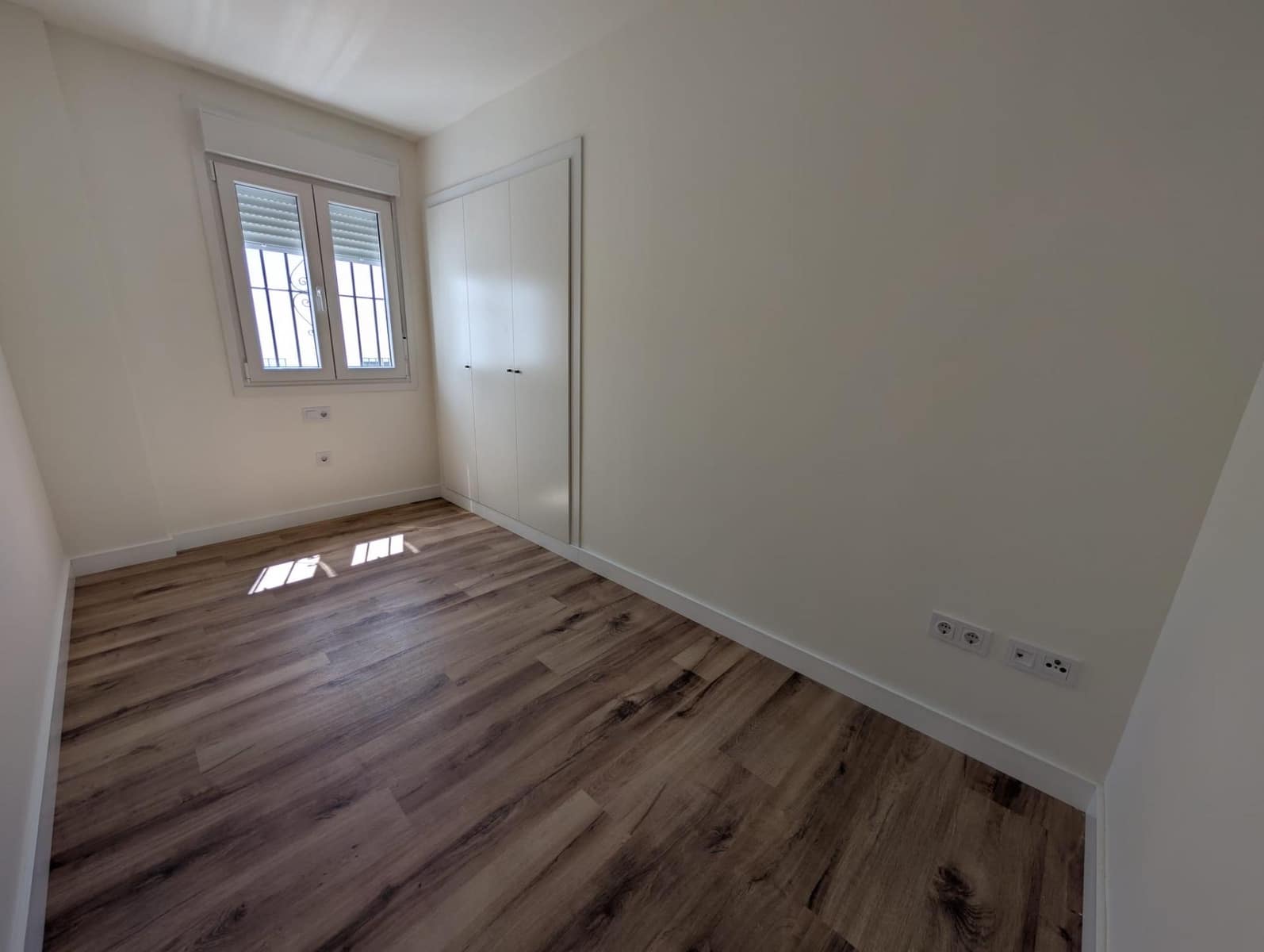 4 bedroom Flat for rent in Seville city - € 2,500 (Ref: 9861964)