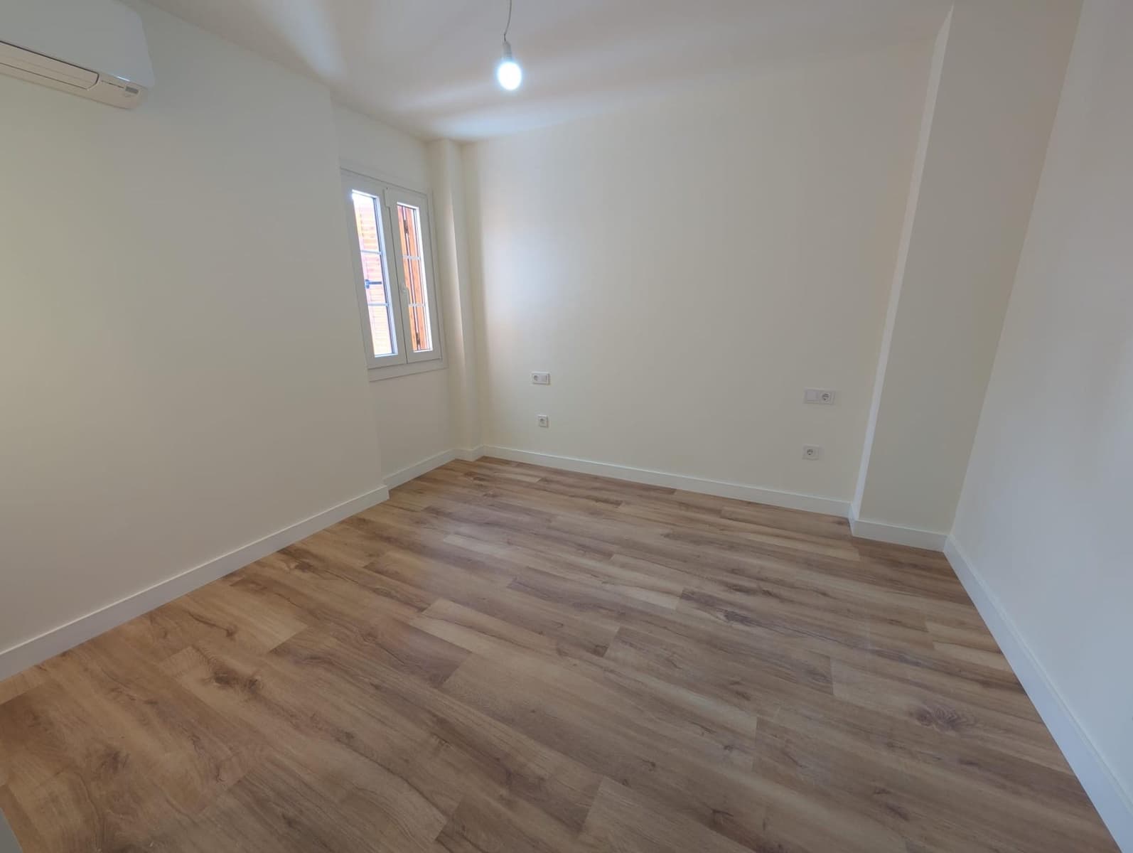 4 bedroom Flat for rent in Seville city - € 2,500 (Ref: 9861964)