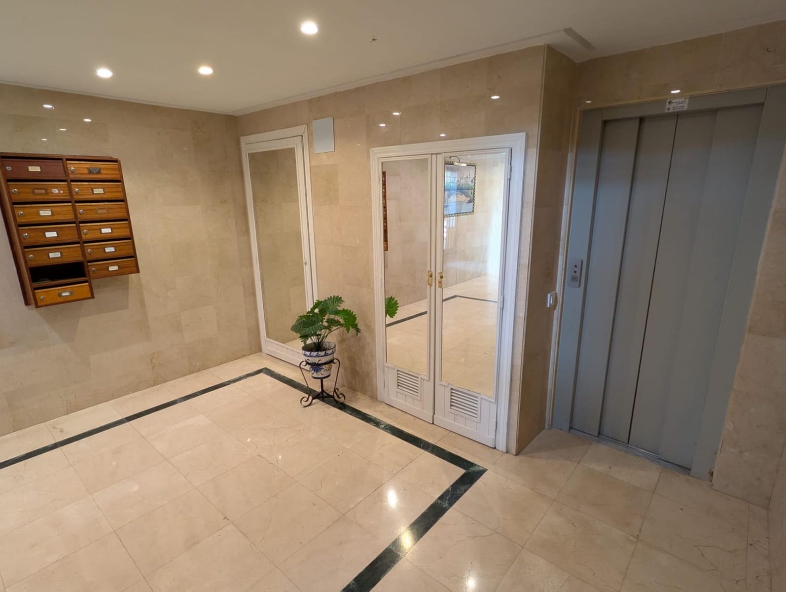 4 bedroom Flat for rent in Seville city - € 2,500 (Ref: 9861964)