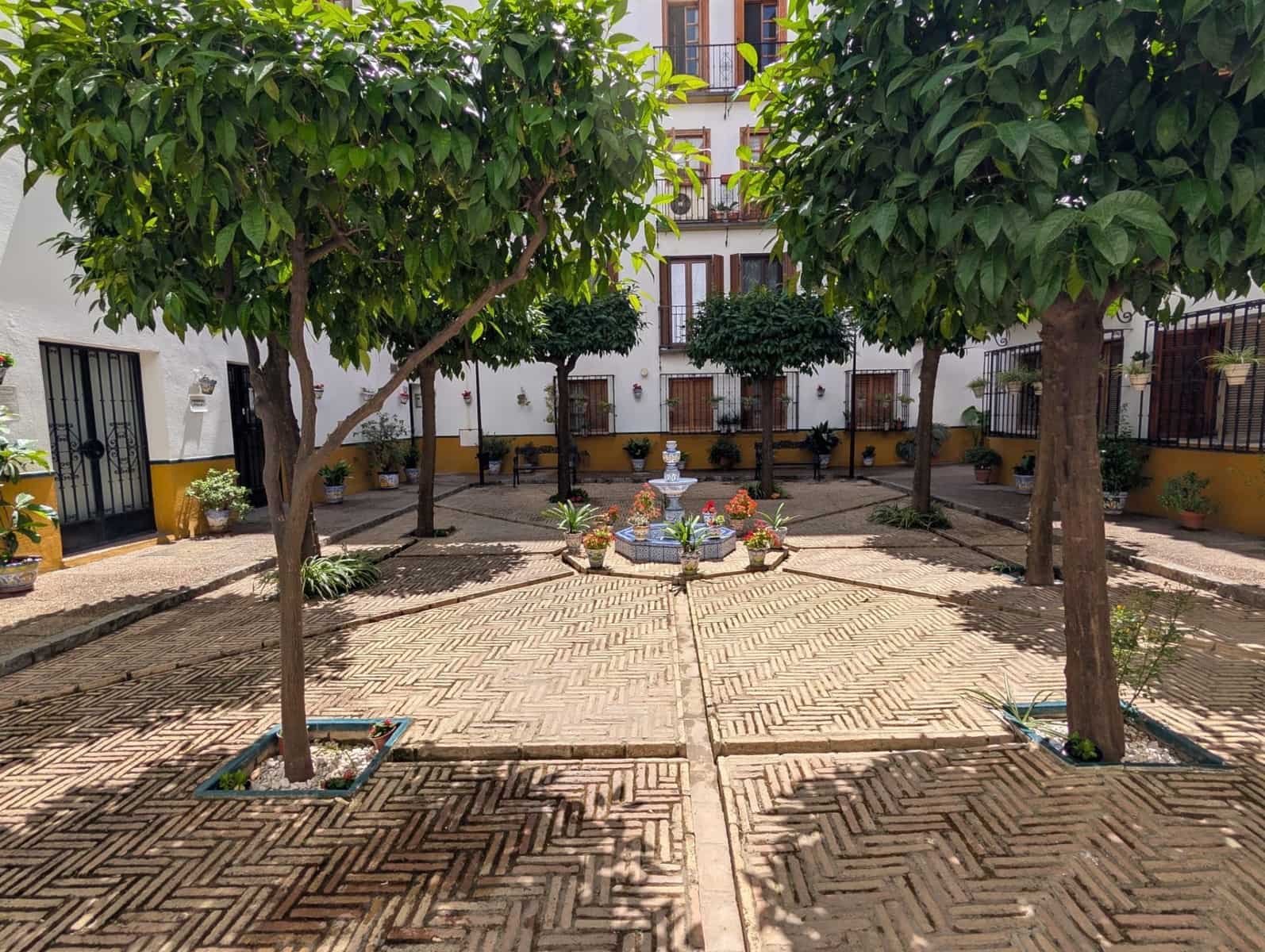 4 bedroom Flat for rent in Seville city - € 2,500 (Ref: 9861964)