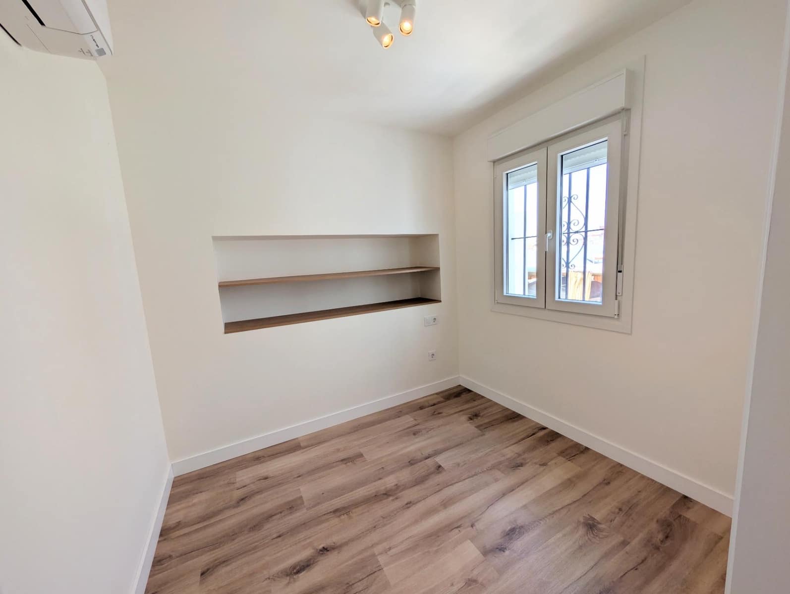 4 Zimmer Wohnung zu vermieten in Sevilla Stadt - 2.200 € (Ref: 9861964)