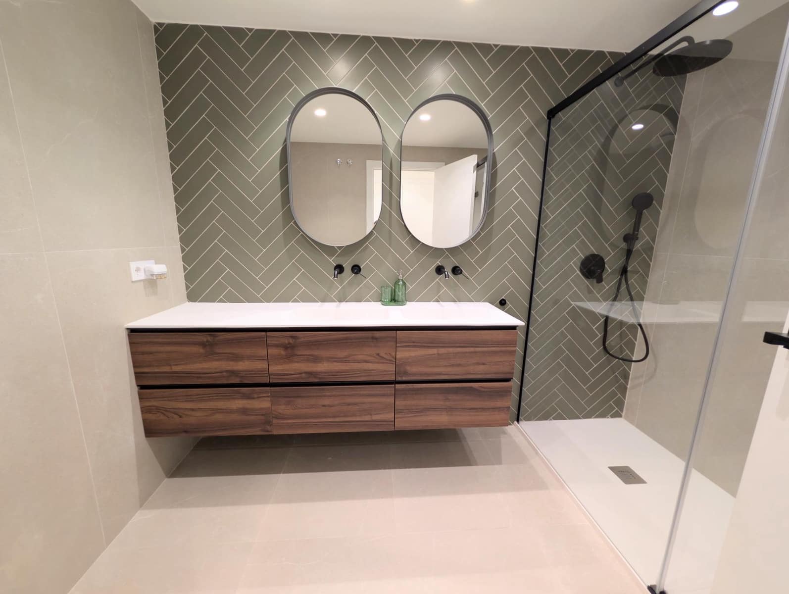 4 Zimmer Wohnung zu vermieten in Sevilla Stadt - 2.200 € (Ref: 9861964)
