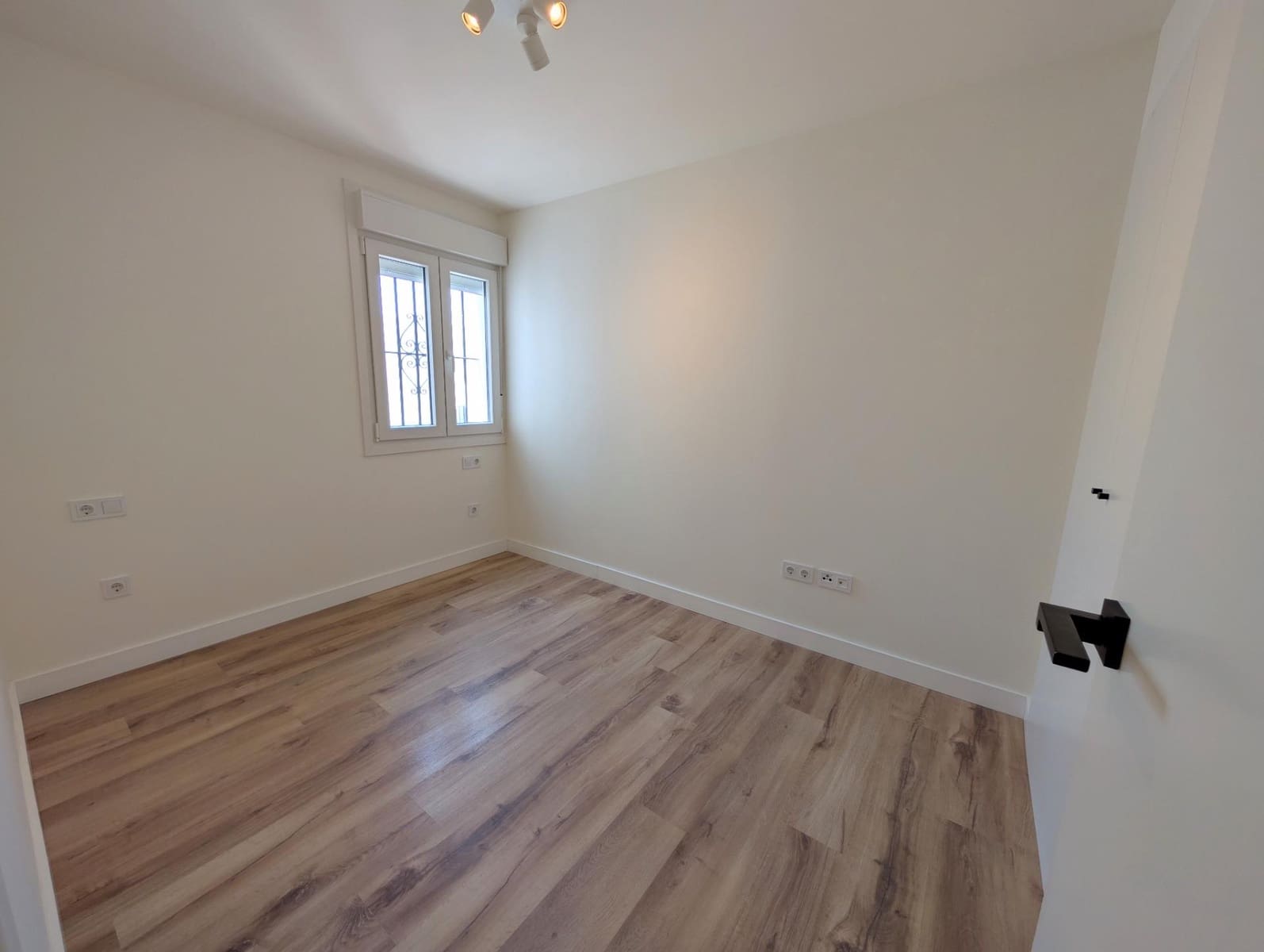 4 Zimmer Wohnung zu vermieten in Sevilla Stadt - 2.200 € (Ref: 9861964)