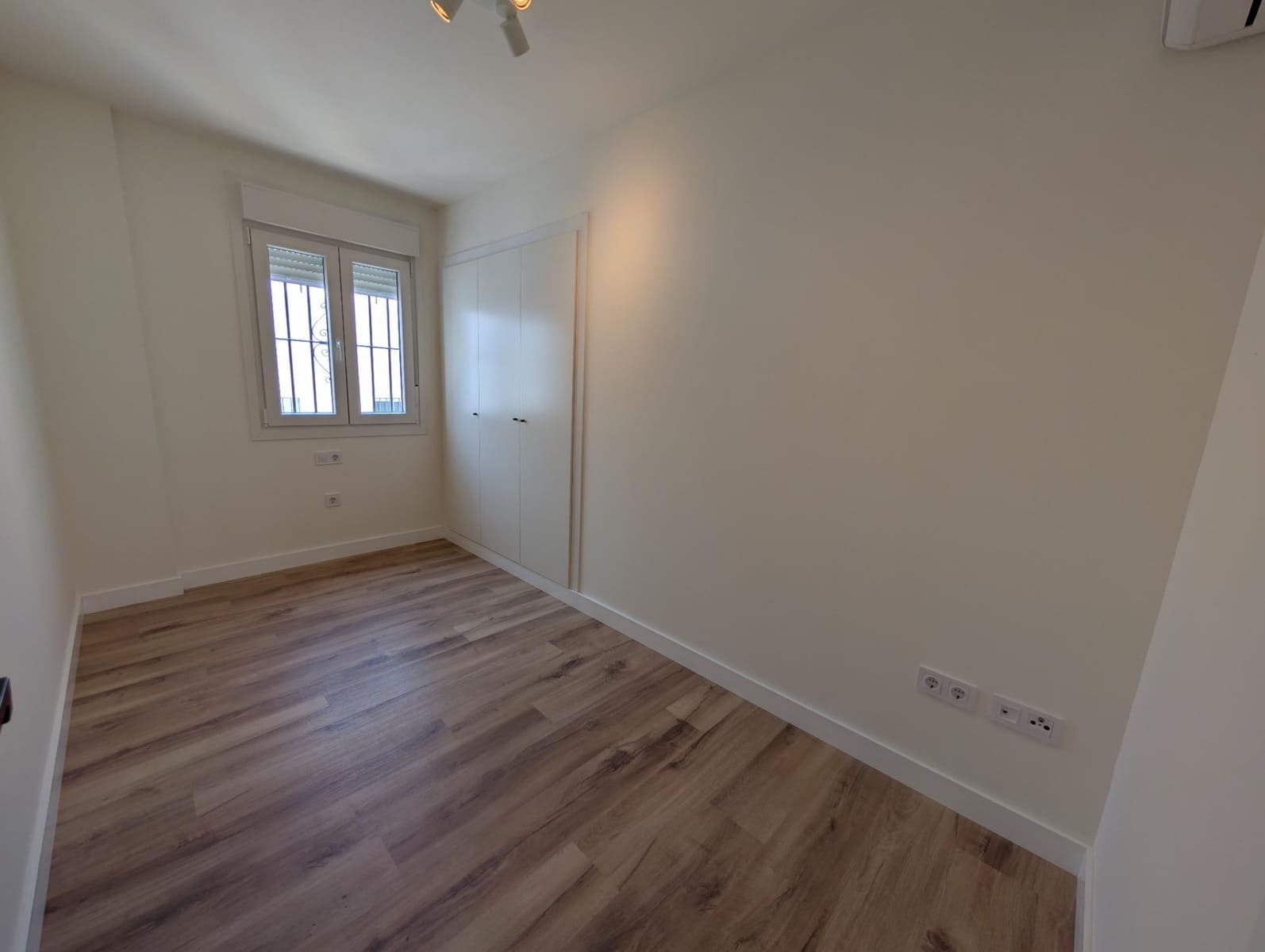 4 Zimmer Wohnung zu vermieten in Sevilla Stadt - 2.200 € (Ref: 9861964)