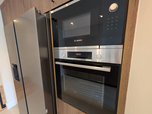4 soveværelse Lejlighed til leje i Sevilla by - € 2.200 (Ref: 9861964)
