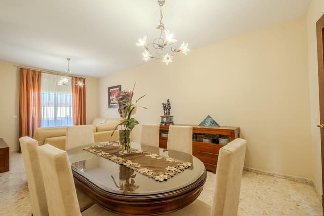 3 sovrum Lägenhet till salu i Alcalá de Guadaira med garage - 225 000 € (Ref: 9861965)