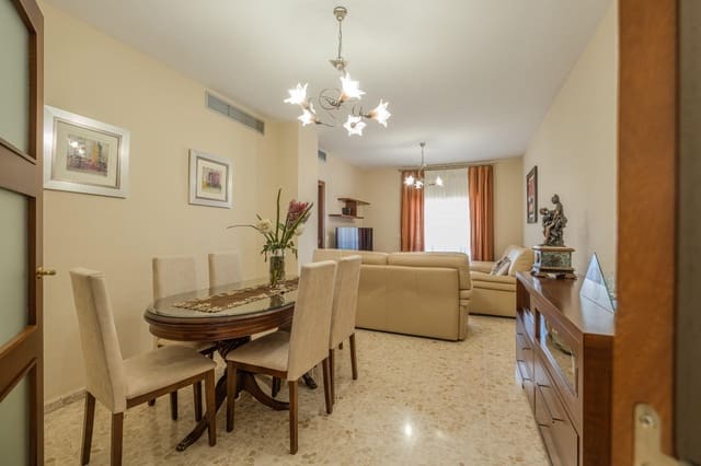 3 sovrum Lägenhet till salu i Alcalá de Guadaira med garage - 225 000 € (Ref: 9861965)