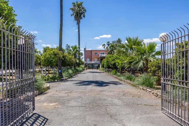 7 slaapkamer Finca/Landhuis te koop in Sanlúcar la Mayor met zwembad garage - € 1.245.500 (Ref: 9861966)