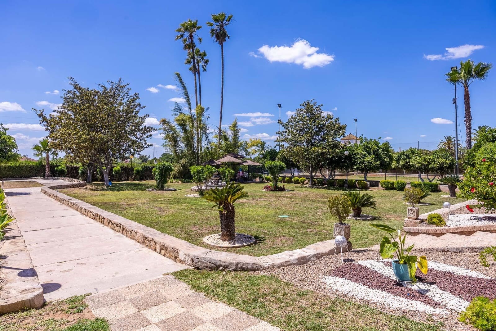7 soverom Finca/Herregård til salgs i Sanlucar la Mayor med svømmebasseng garasje - € 1 245 500 (Ref: 9861966)