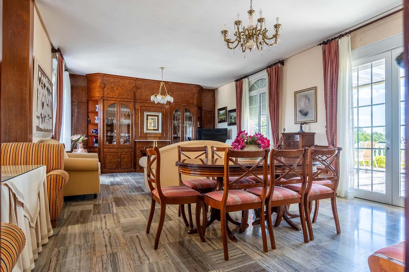 7 soveværelse Finca/Landehus til salg i Sanlucar la Mayor med swimmingpool garage - € 1.245.500 (Ref: 9861966)