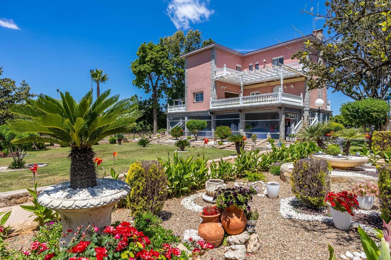 7 soveværelse Finca/Landehus til salg i Sanlucar la Mayor med swimmingpool garage - € 1.245.500 (Ref: 9861966)