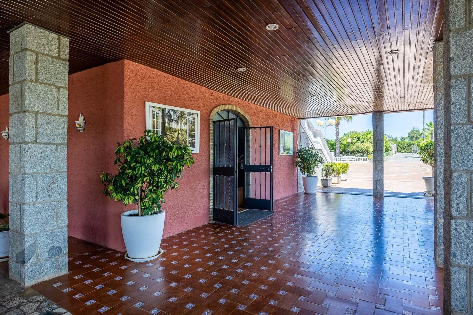 7 soveværelse Finca/Landehus til salg i Sanlucar la Mayor med swimmingpool garage - € 1.245.500 (Ref: 9861966)