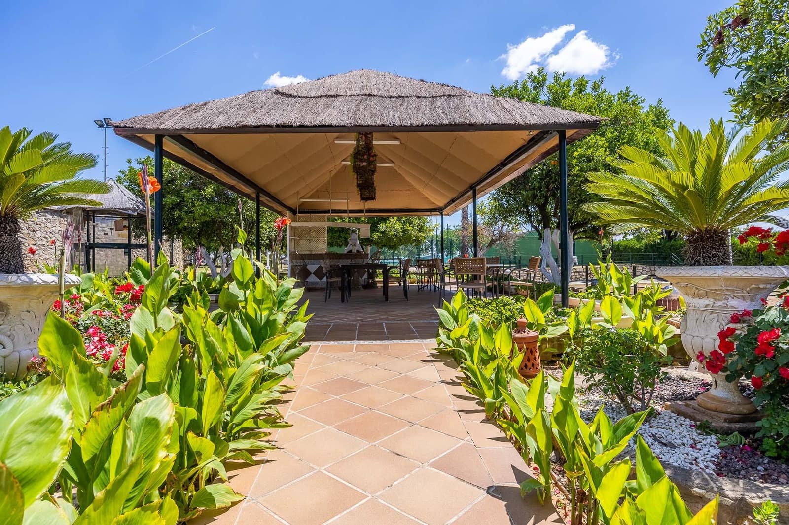 7 soveværelse Finca/Landehus til salg i Sanlucar la Mayor med swimmingpool garage - € 1.245.500 (Ref: 9861966)