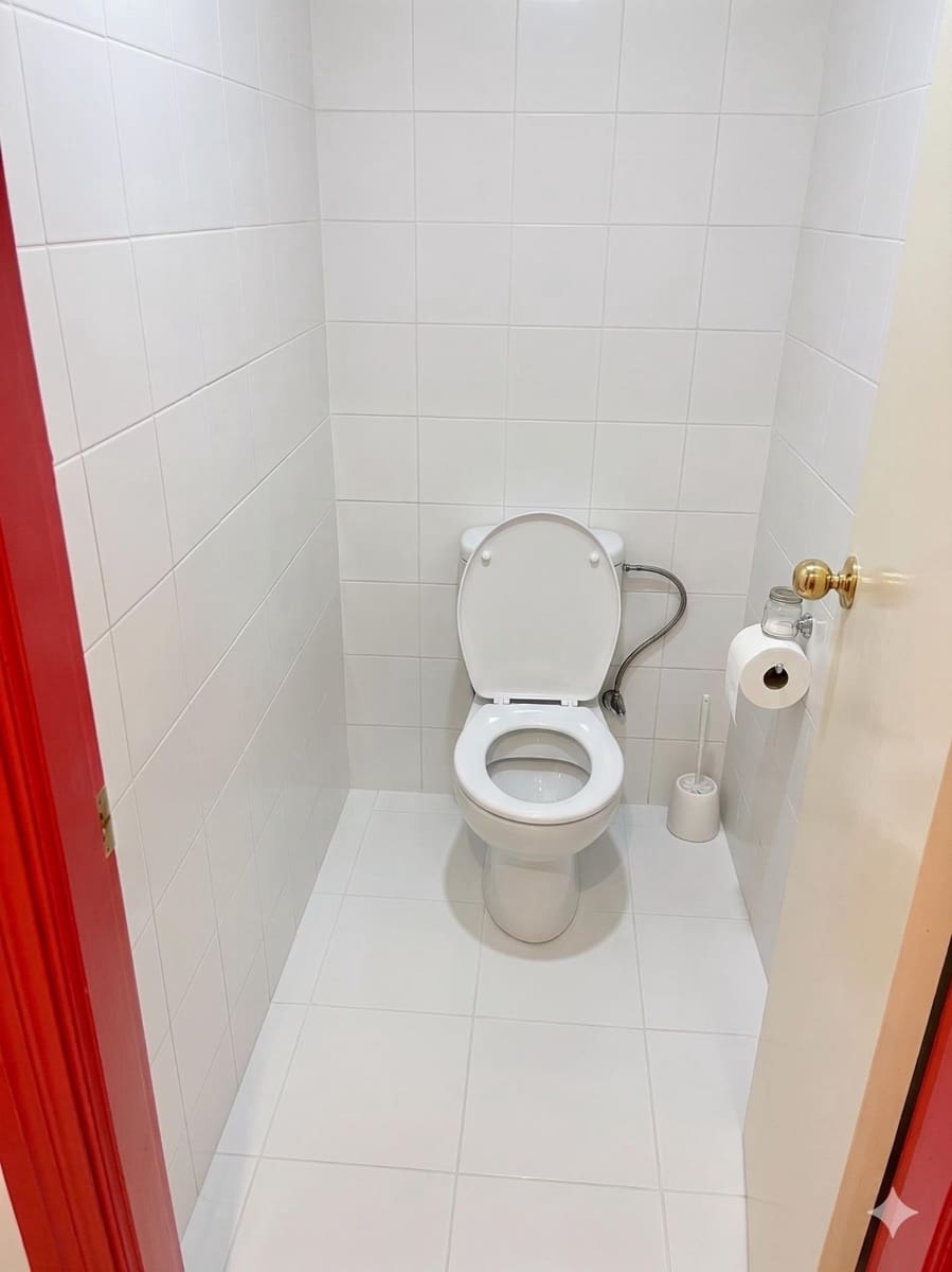 Commercial for sale in Dos Hermanas - € 460,000 (Ref: 9868697)