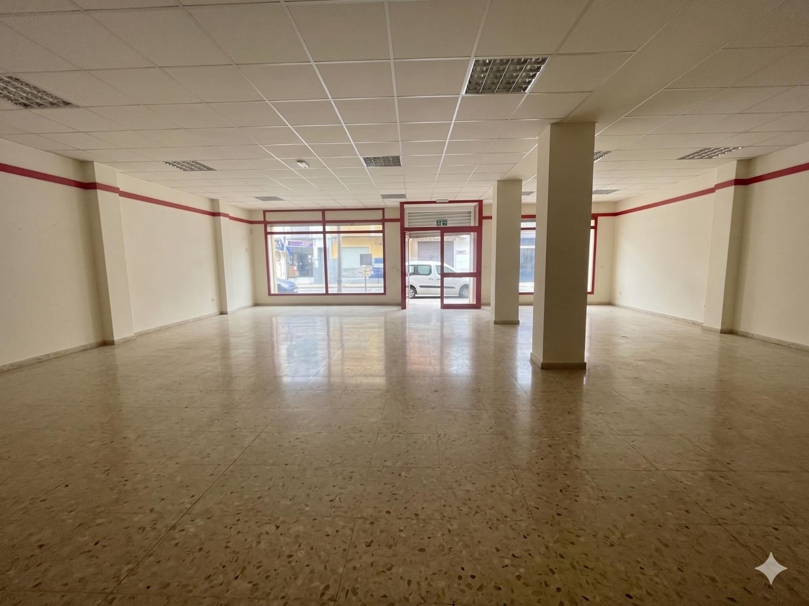 Commercial for sale in Dos Hermanas - € 460,000 (Ref: 9868697)