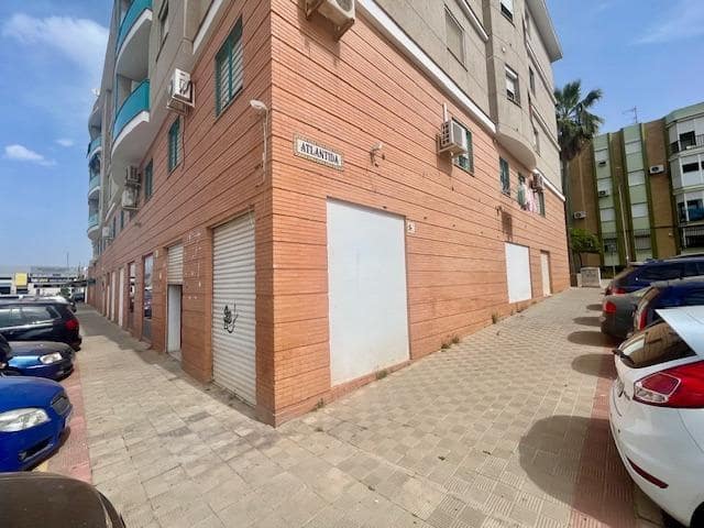 Comercial para venda em Dos Hermanas - 110 000 € (Ref: 9868697)