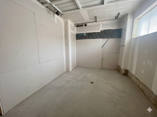 Comercial para venda em Dos Hermanas - 110 000 € (Ref: 9868697)