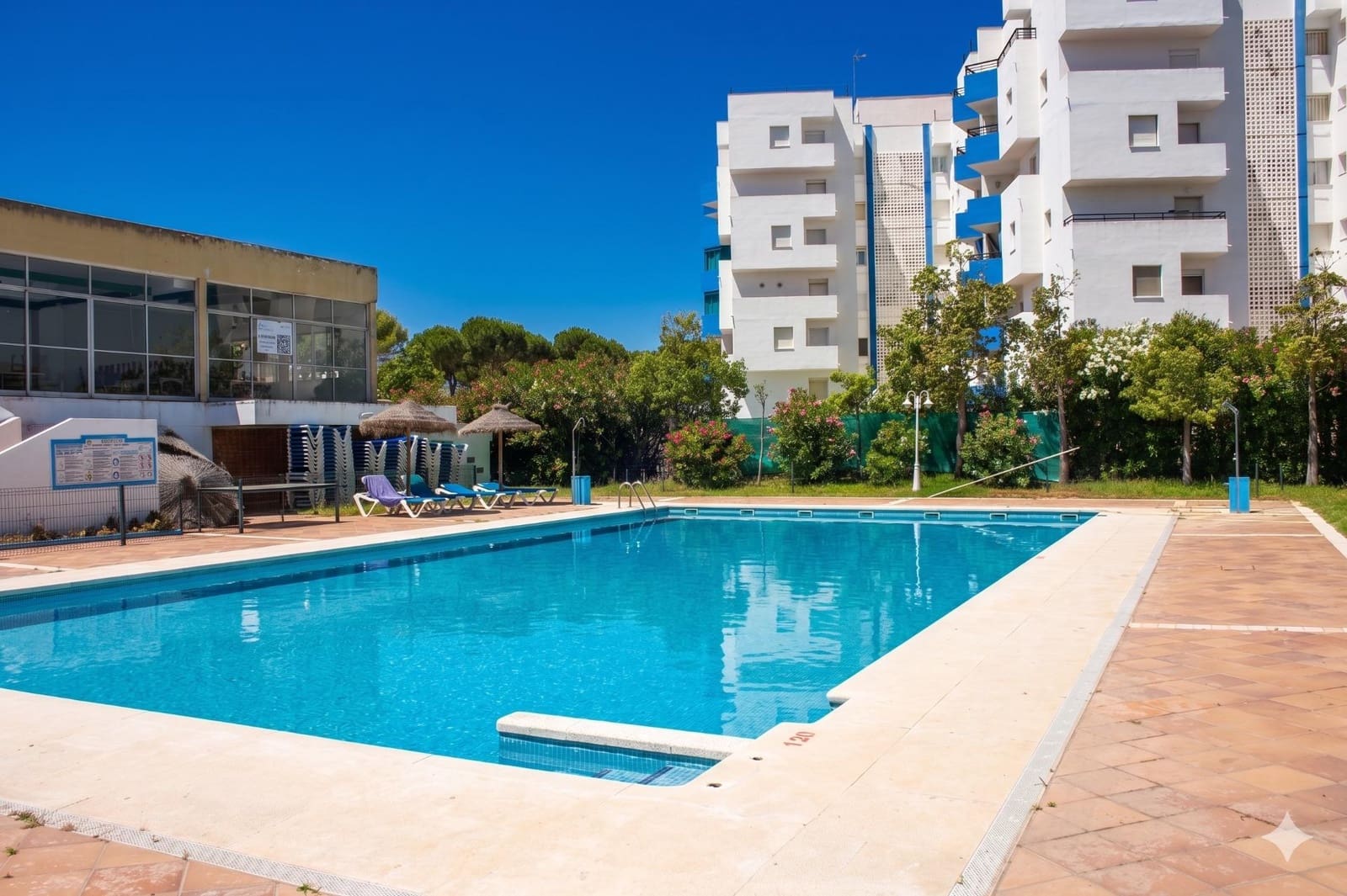 Estúdio para venda em Matalascanas com piscina - 125 000 € (Ref: 9884929)