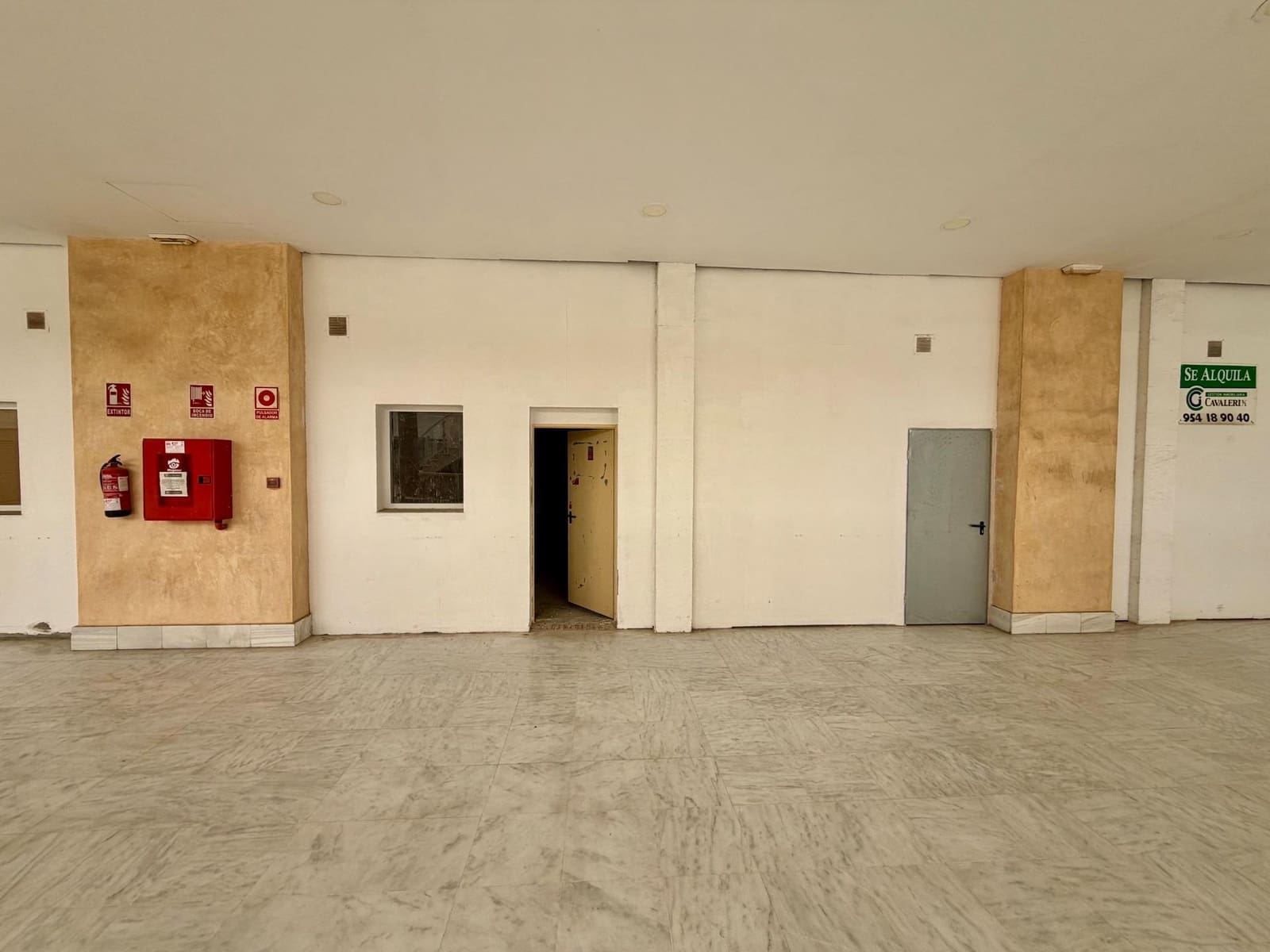 Kommersiell till salu i Bormujos - 66 000 € (Ref: 9893998)