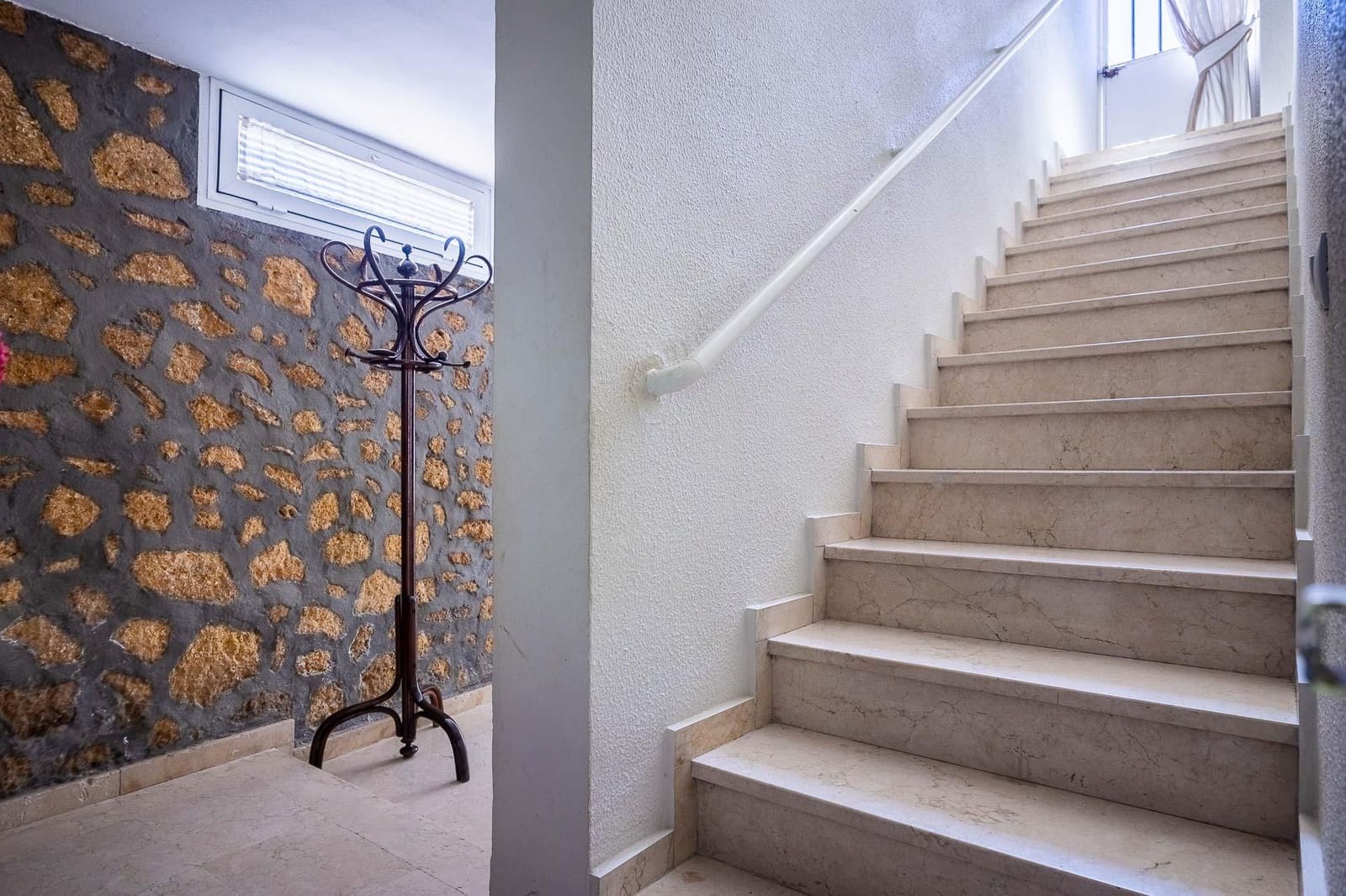 5 bedroom Villa for sale in Tomares with pool garage - € 800,000 (Ref: 9898907)
