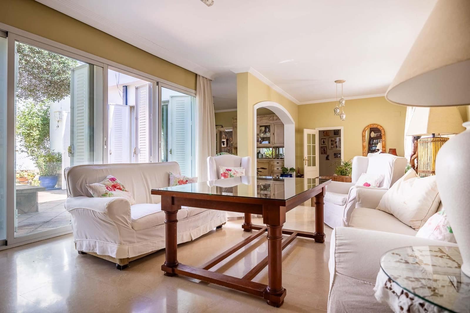 5 bedroom Villa for sale in Tomares with pool garage - € 800,000 (Ref: 9898907)