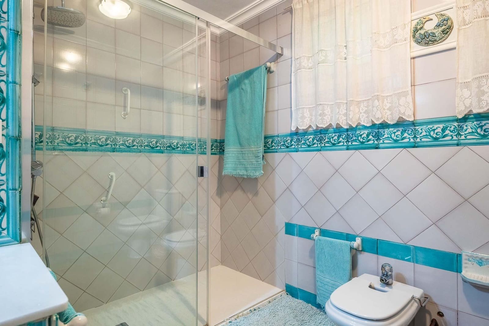 5 bedroom Villa for sale in Tomares with pool garage - € 800,000 (Ref: 9898907)