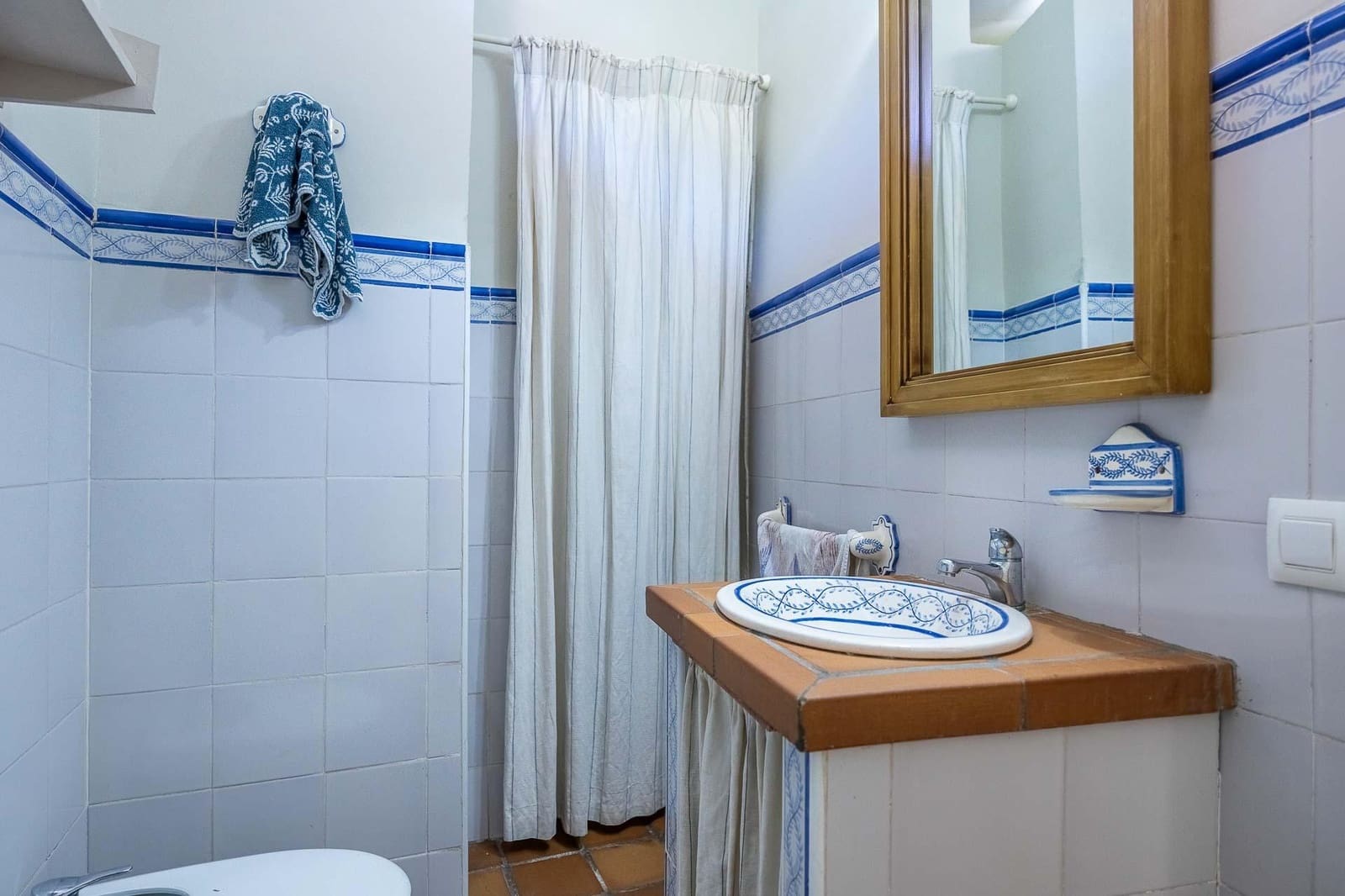 5 bedroom Villa for sale in Tomares with pool garage - € 800,000 (Ref: 9898907)