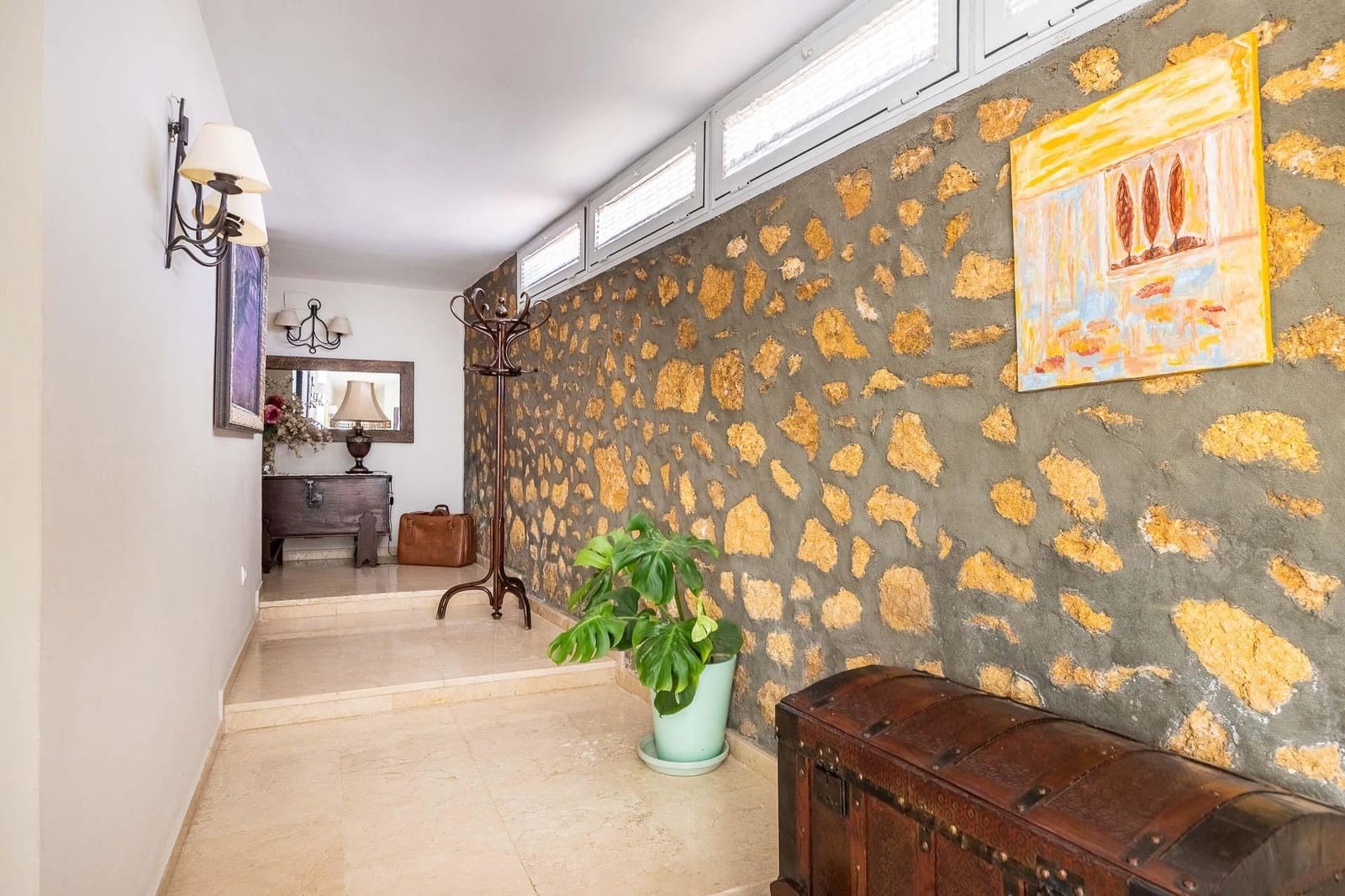 5 bedroom Villa for sale in Tomares with pool garage - € 800,000 (Ref: 9898907)