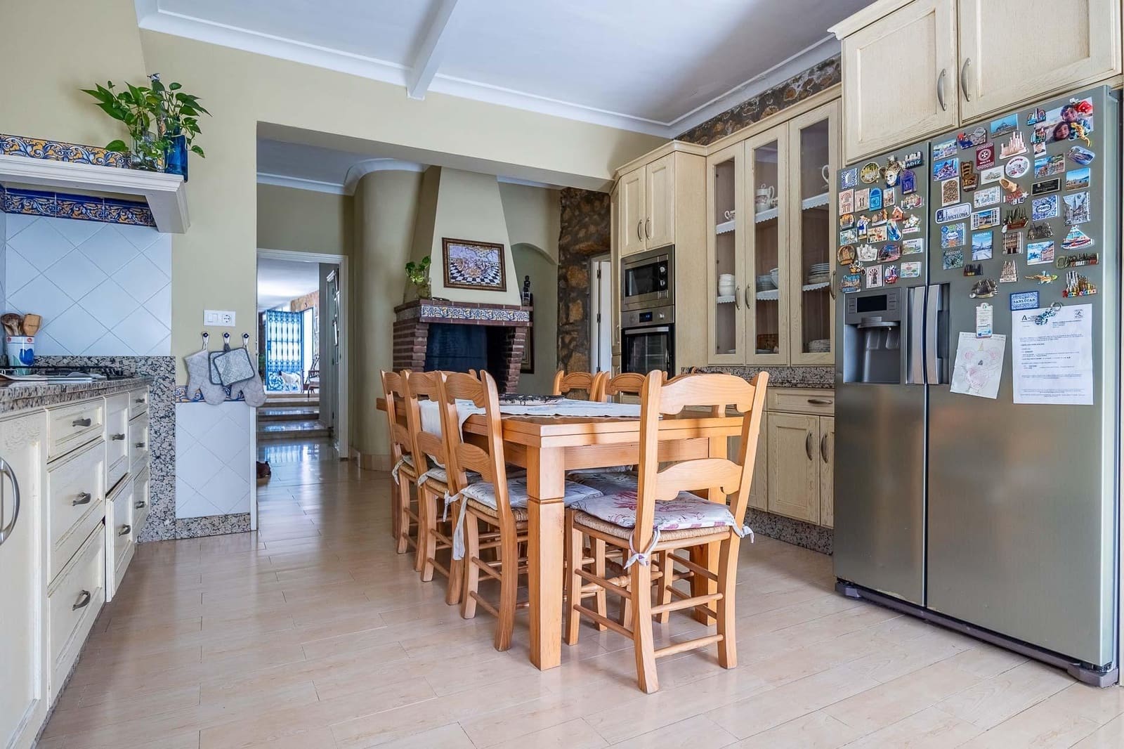 5 bedroom Villa for sale in Tomares with pool garage - € 800,000 (Ref: 9898907)