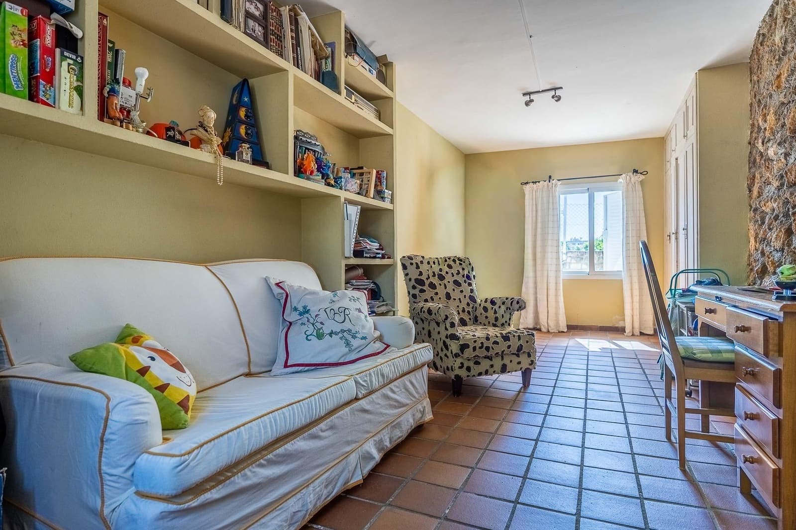 5 bedroom Villa for sale in Tomares with pool garage - € 800,000 (Ref: 9898907)