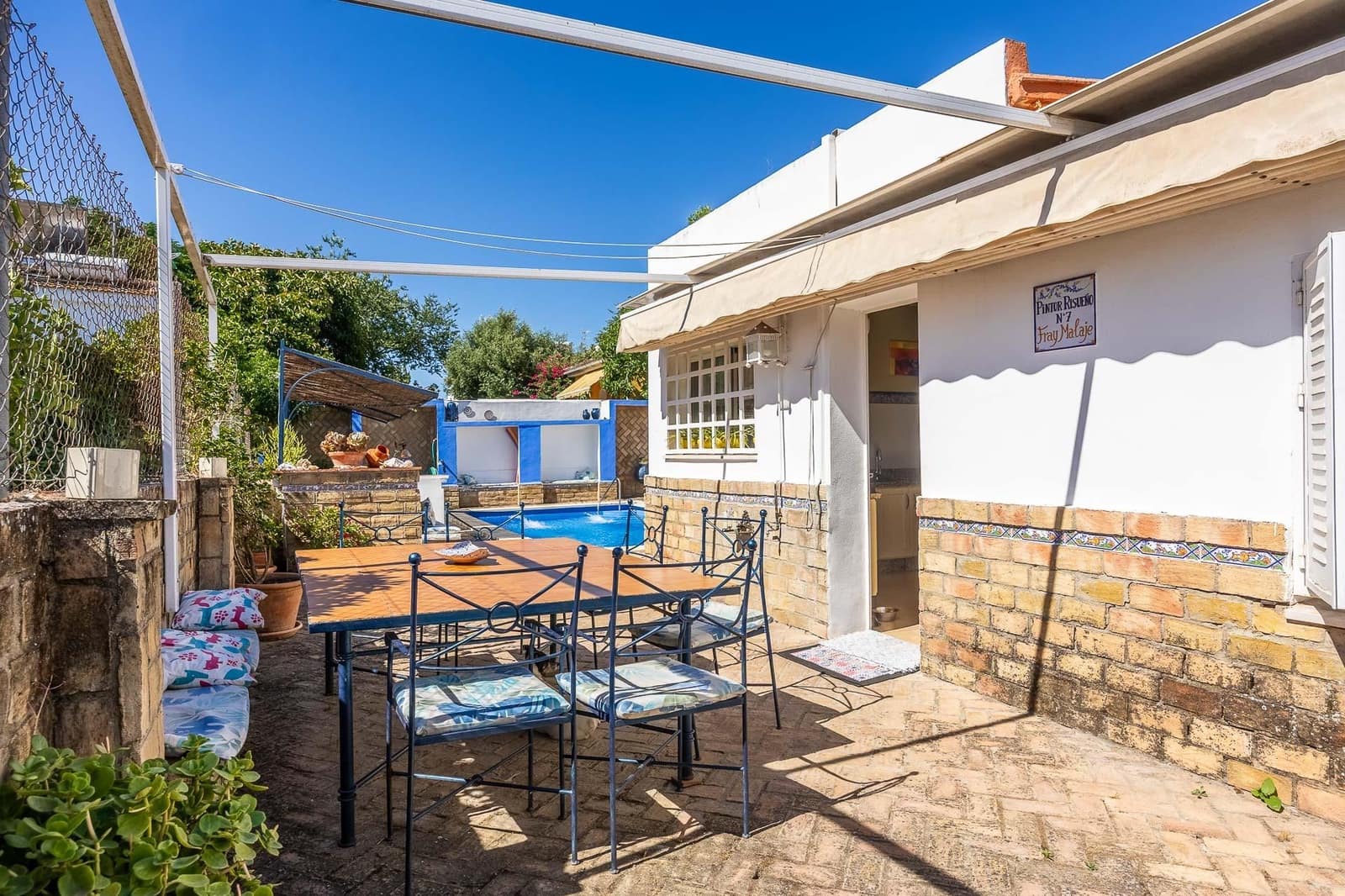 5 bedroom Villa for sale in Tomares with pool garage - € 800,000 (Ref: 9898907)