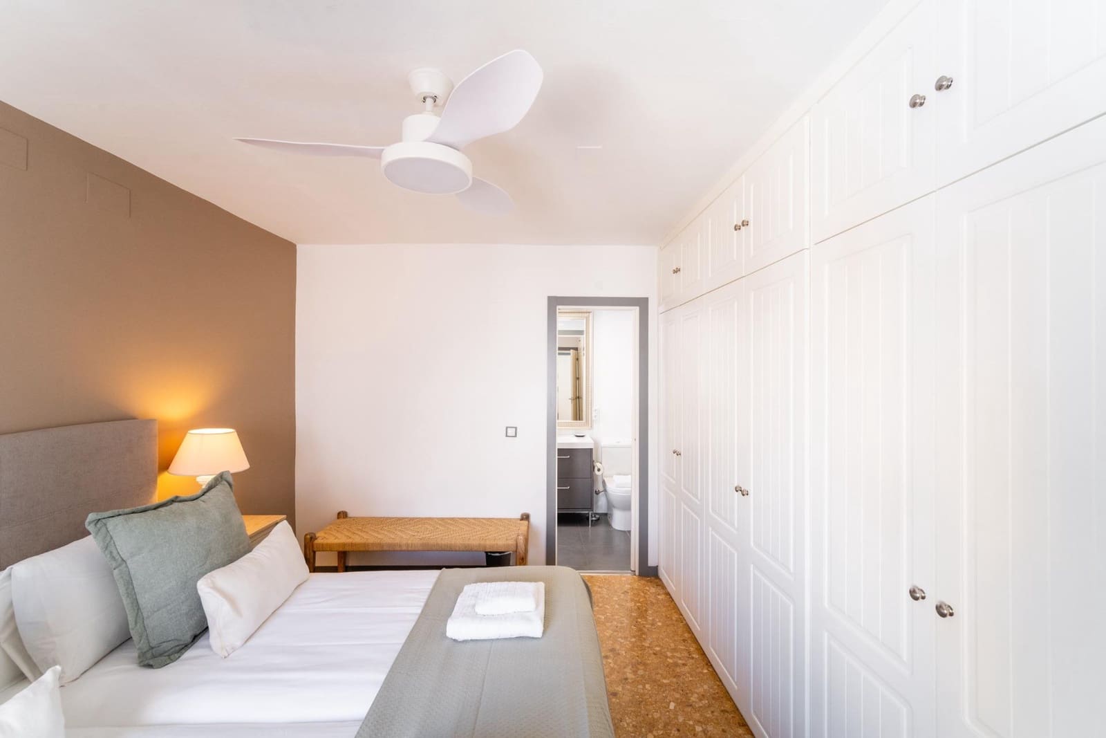 Appartement de 1 chambre à louer à Seville ville - 1 300 € (Ref: 9898908)