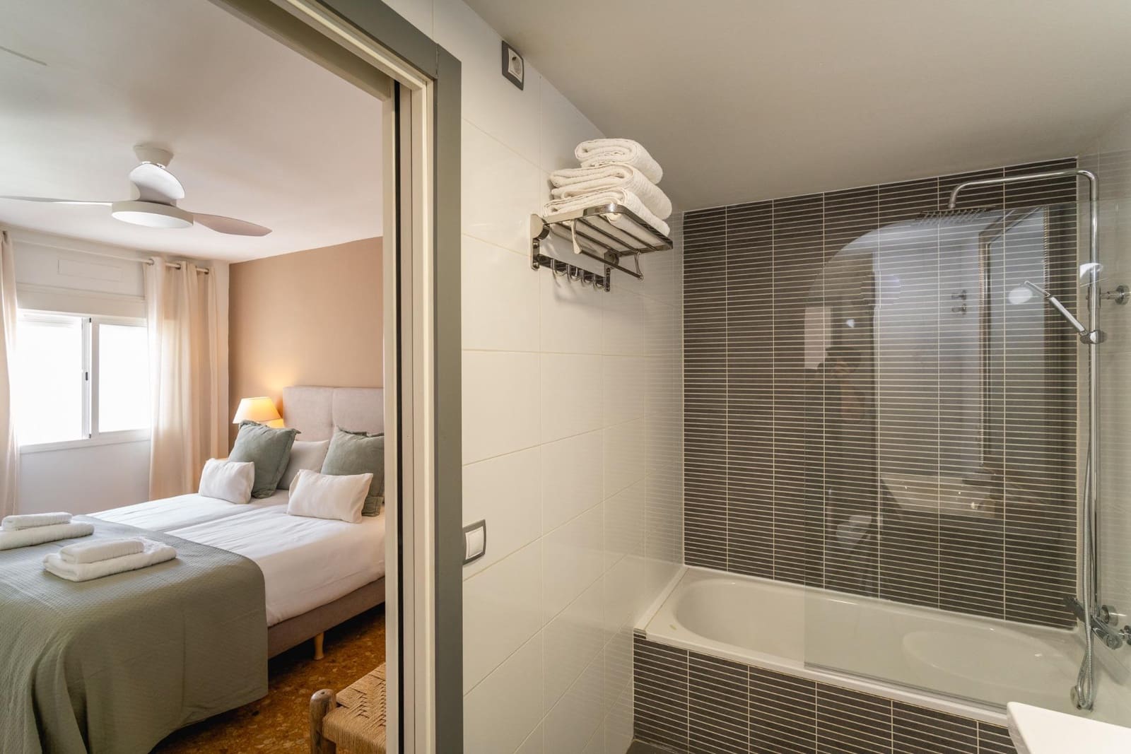 Appartement de 1 chambre à louer à Seville ville - 1 300 € (Ref: 9898908)