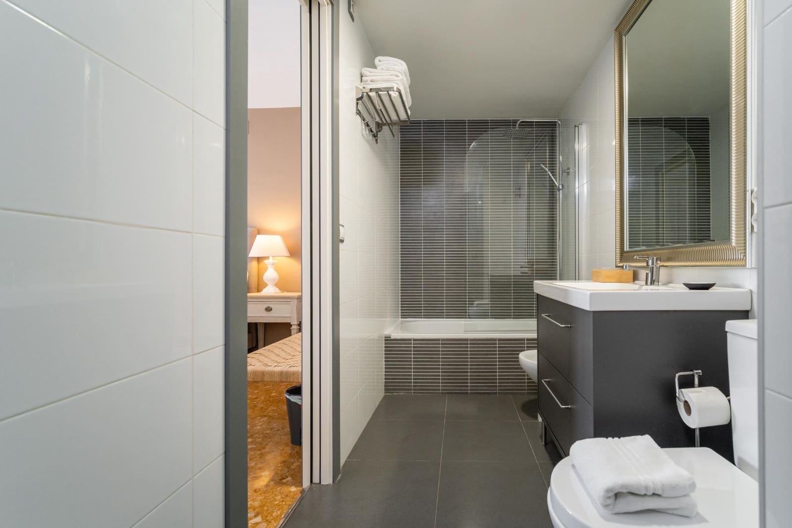 Appartement de 1 chambre à louer à Seville ville - 1 300 € (Ref: 9898908)