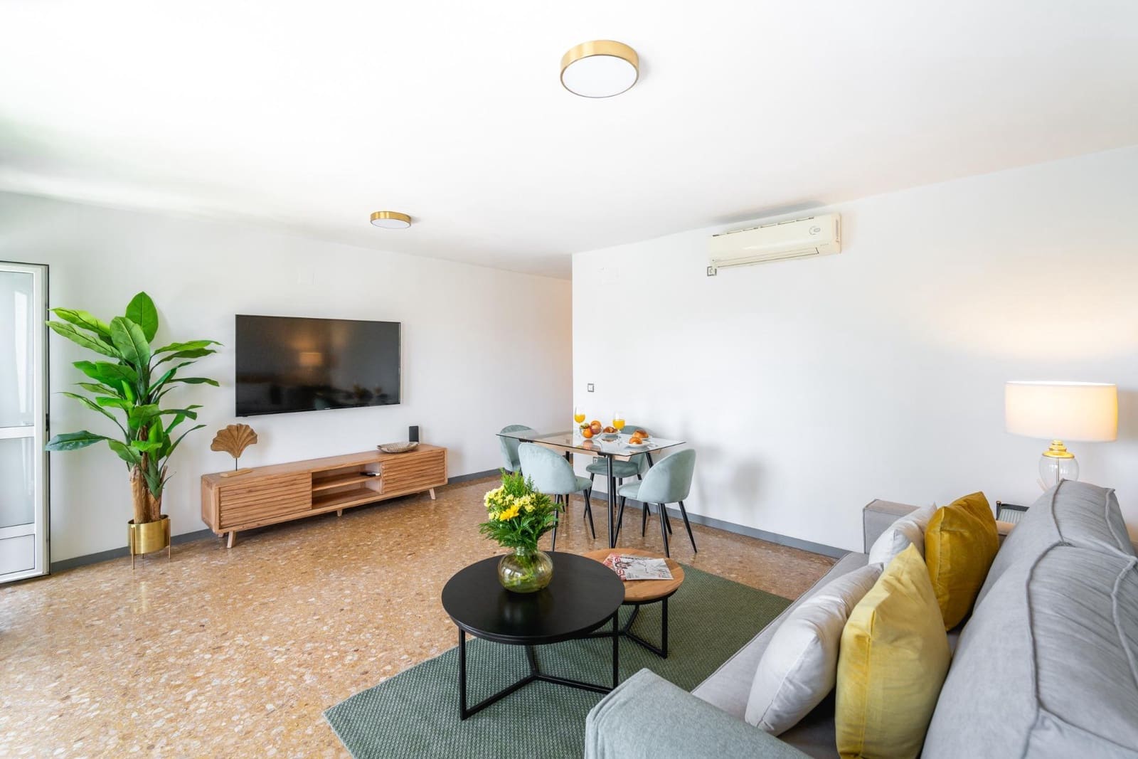 Appartement de 1 chambre à louer à Seville ville - 1 300 € (Ref: 9898908)