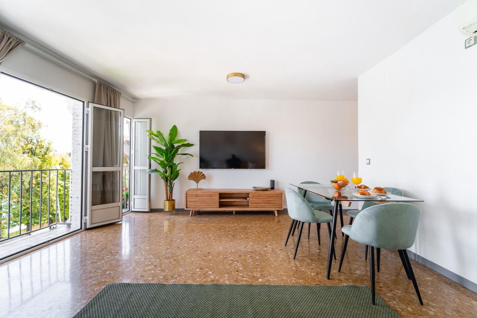 Appartement de 1 chambre à louer à Seville ville - 1 300 € (Ref: 9898908)