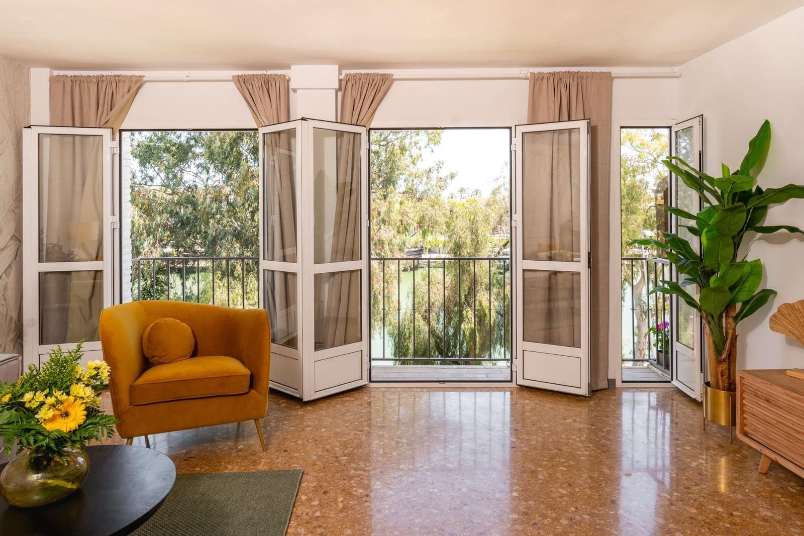 Appartement de 1 chambre à louer à Seville ville - 1 300 € (Ref: 9898908)