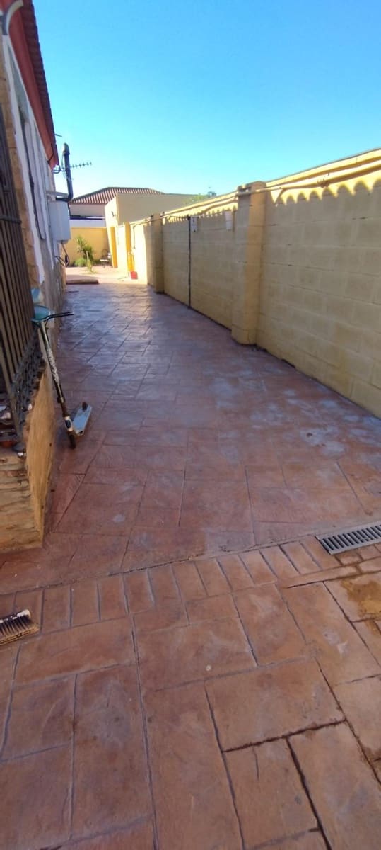 3 quarto Moradia para venda em Carmona com piscina - 170 000 € (Ref: 9911159)