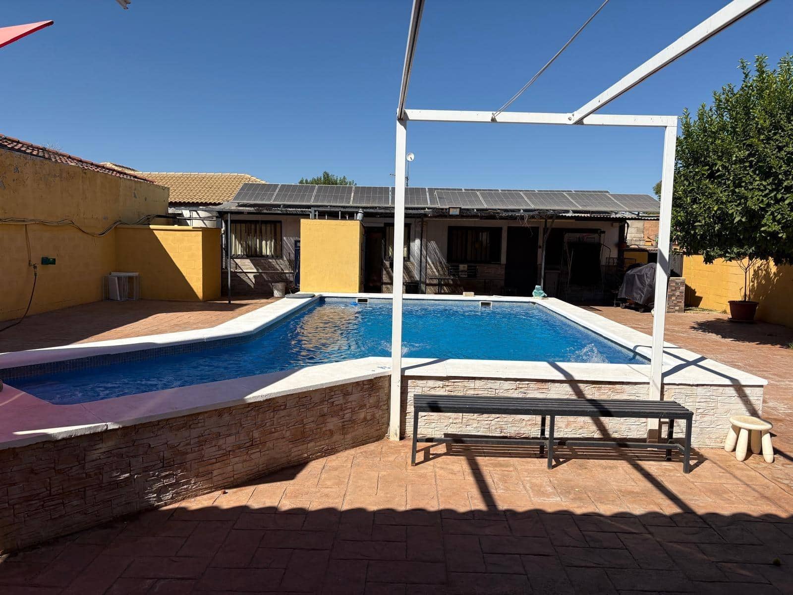 3 quarto Moradia para venda em Carmona com piscina - 170 000 € (Ref: 9911159)